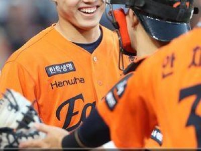 문동주 선발 등판에 희열한 한화 팬들